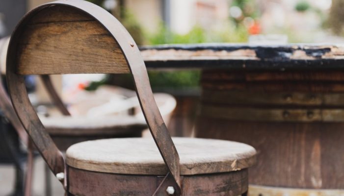 Mobili in legno invecchiato