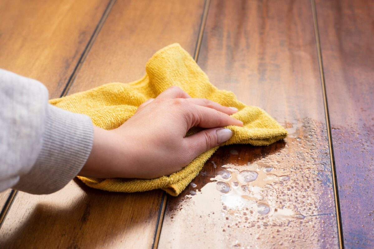 Come lavare a fondo i pavimenti